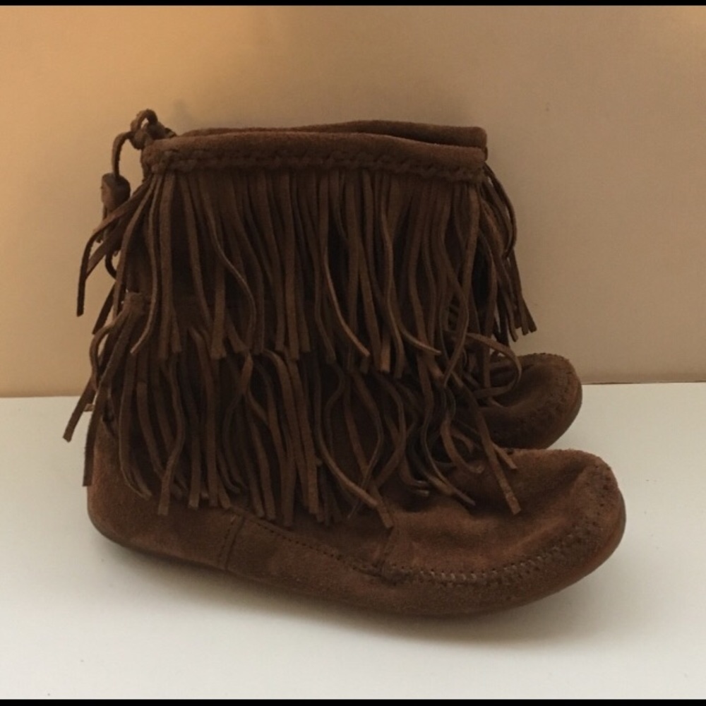Minetonka Suede Caramel Mocassin Ankle Flat Boots